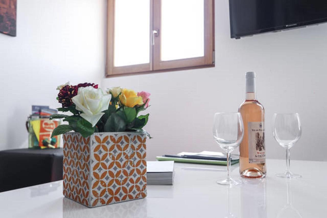 Gilly 4 - Exceptional 2Beds, Sea View, Modern,A/C, Old Town Apartment นีซ ภายนอก รูปภาพ